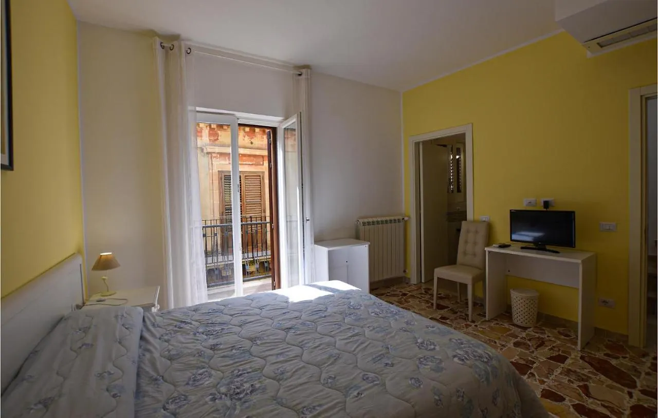 펜션 3 Bedroom Cozy Home In 라구사